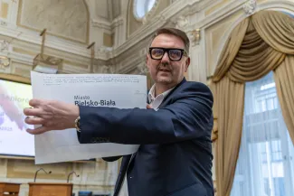 na zdjęciu osoby podczas uroczystości