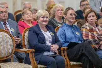 na zdjęciu osoby podczas uroczystości