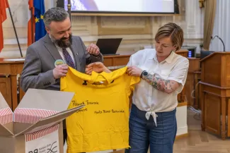 na zdjęciu osoby podczas uroczystości