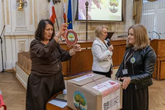 na zdjęciu osoby podczas uroczystości