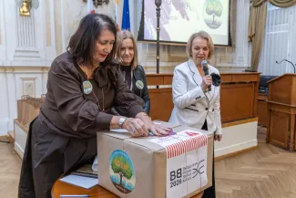 na zdjęciu osoby podczas uroczystości