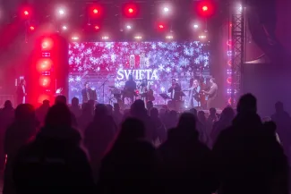 na zdjęciu osoby podczas Świąt na Starówce