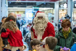 na zdjęciu osoby podczas pikniku
