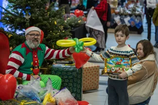 na zdjęciu osoby podczas pikniku