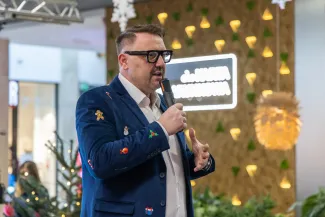 na zdjęciu osoby podczas pikniku