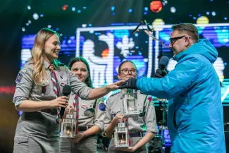 na zdjęciu osoby podczas Świąt na Starówce