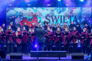 na zdjęciu osoby podczas Świąt na Starówce