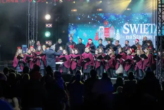 na zdjęciu osoby podczas Świąt na Starówce