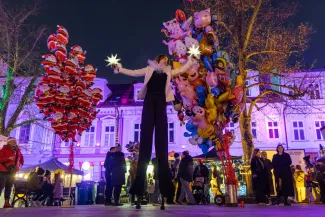 na zdjęciu osoby podczas Świąt na Starówce