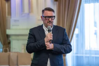 na zdjęciu osoby podczas spotkania