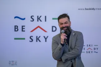 na zdjęciu osoby podczas spotkania