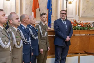 na zdjęciu osoby podczas uroczystości