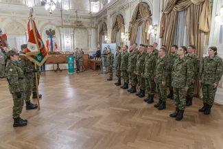 na zdjęciu osoby podczas uroczystości