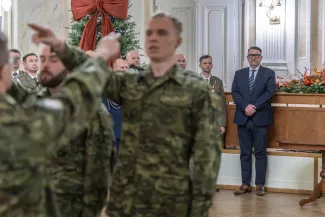 na zdjęciu osoby podczas uroczystości