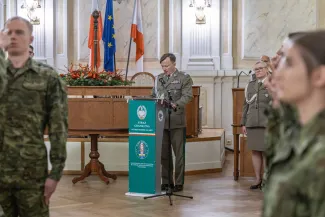 na zdjęciu osoby podczas uroczystości