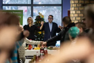 na zdjęciu osoby podczas wigilii