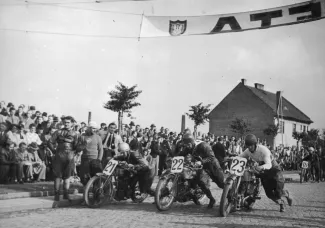 Na zdjęciu wyścigi 