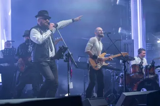 na zdjęciu osoby podczas Sylwestra