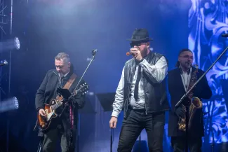 na zdjęciu osoby podczas Sylwestra