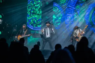 na zdjęciu osoby podczas Sylwestra