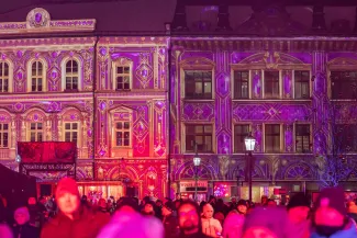 na zdjęciu osoby podczas Sylwestra