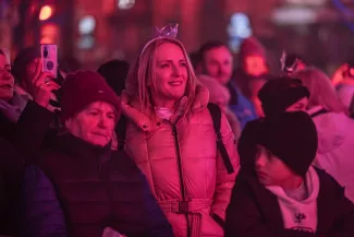 na zdjęciu osoby podczas Sylwestra