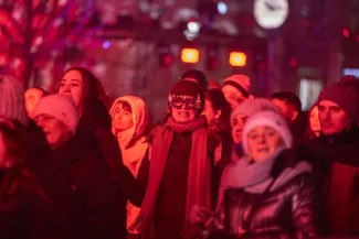 na zdjęciu osoby podczas Sylwestra