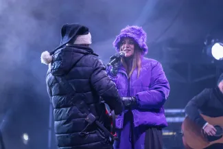 na zdjęciu osoby podczas Sylwestra