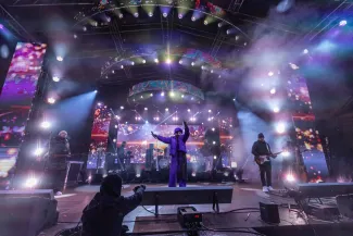 na zdjęciu osoby podczas Sylwestra