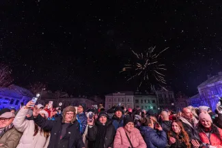 na zdjęciu osoby podczas Sylwestra