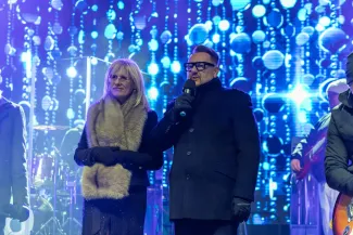 na zdjęciu osoby podczas Sylwestra