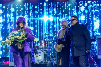 na zdjęciu osoby podczas Sylwestra