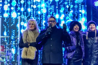 na zdjęciu osoby podczas Sylwestra