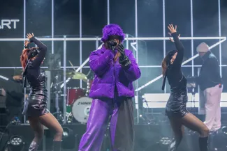 na zdjęciu osoby podczas Sylwestra