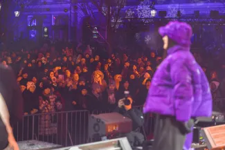 na zdjęciu osoby podczas Sylwestra