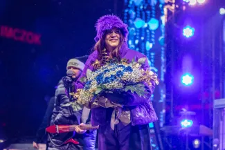 na zdjęciu osoby podczas Sylwestra