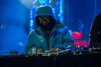 na zdjęciu osoby podczas Sylwestra