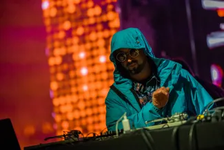 na zdjęciu osoby podczas Sylwestra