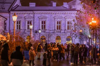 na zdjęciu osoby podczas Sylwestra