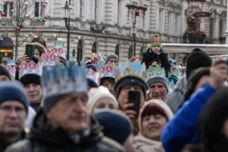 na zdjęciu osoby podczas korowodu