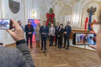 na zdjęciu osoby podczas konferencji