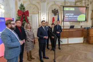 na zdjęciu osoby podczas konferencji