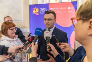 na zdjęciu osoby podczas konferencji