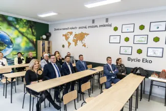 na zdjęciu osoby podczas otwarcia