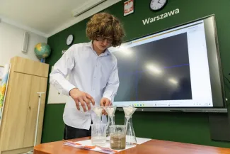 na zdjęciu osoby podczas otwarcia