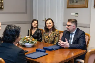 na zdjęciu osoby podczas spotkania