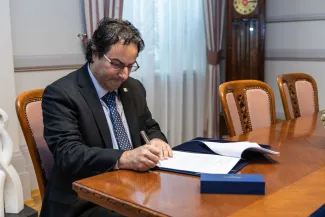 na zdjęciu osoby podczas spotkania