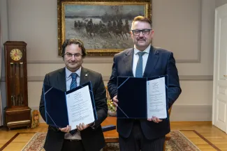 na zdjęciu osoby podczas spotkania