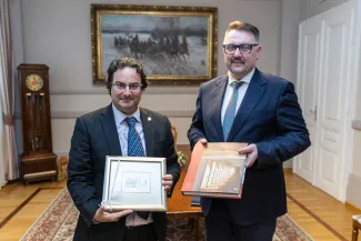 na zdjęciu osoby podczas spotkania