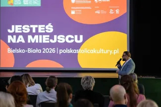 na zdjęciu osoby podczas konferencji